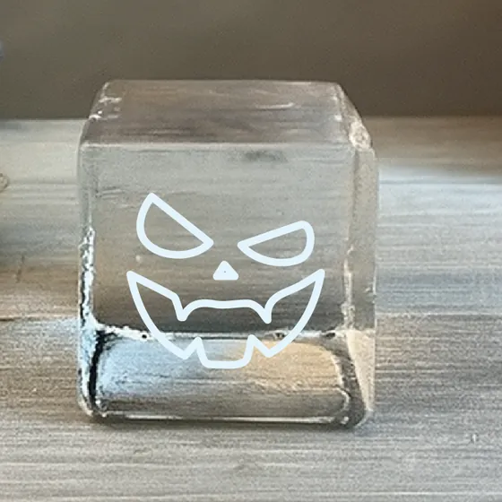 Etched Lantern Cube, Snarling